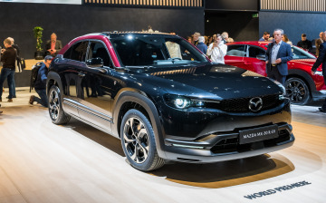 Роторный гибрид Mazda MX-30 представили на Брюссельском автосалоне