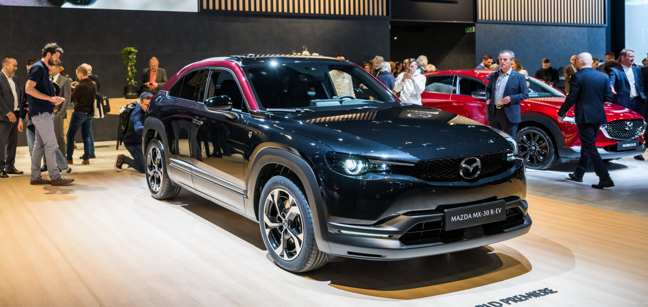 Роторный гибрид Mazda MX-30 представили на Брюссельском автосалоне