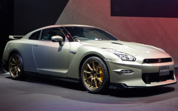 Представлен обновленный Nissan GT-R