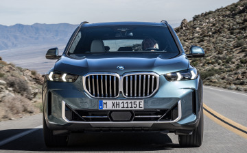 BMW представила рестайлинговые кроссоверы X5 и X6