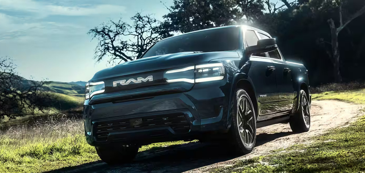 Электробаран: серийный пикап Ram 1500 REV раскрыл внешность