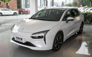 Электрический седан Renault Mobilize Limo может встать на конвейер «Москвича»