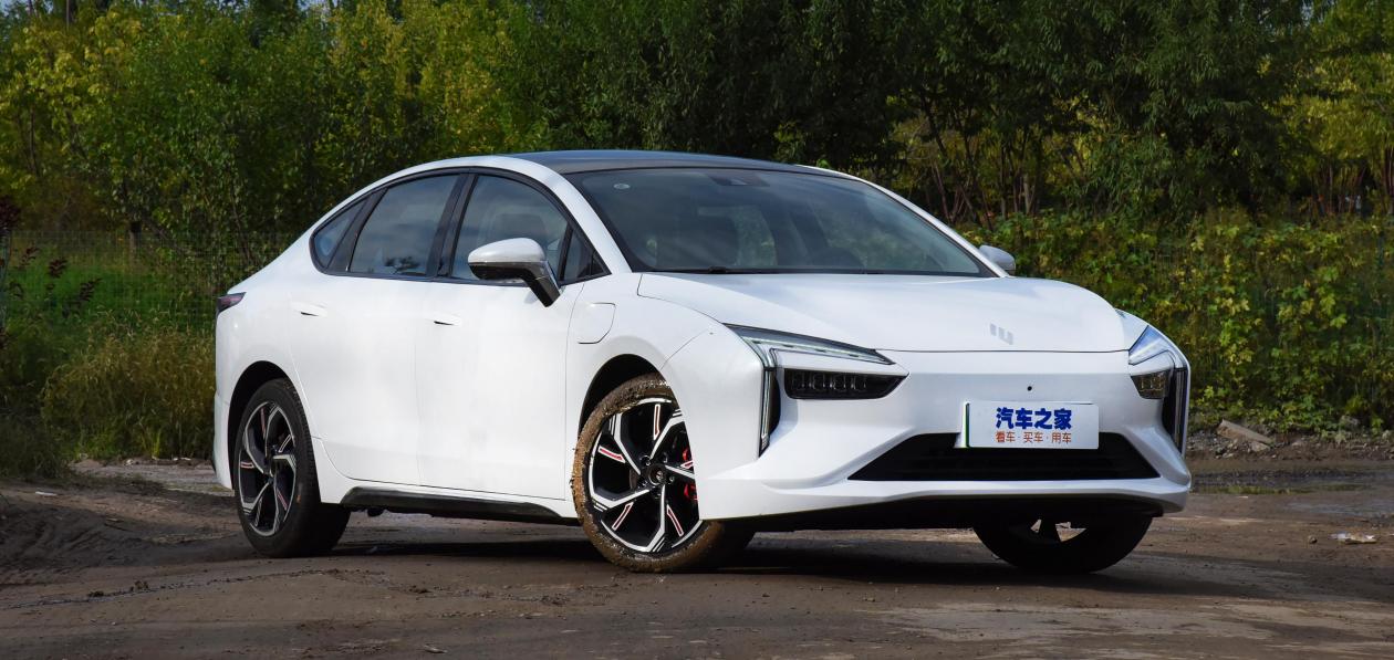 Электрический седан Renault Mobilize Limo может встать на конвейер «Москвича»