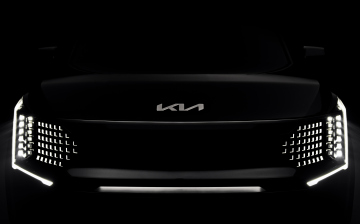 Kia показала оптику и силуэт серийного флагмана EV9