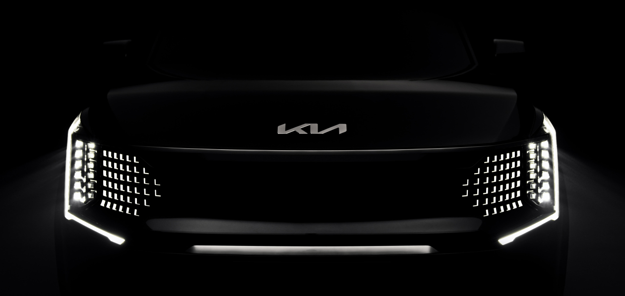 Kia показала оптику и силуэт серийного флагмана EV9