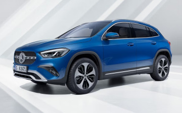 Mercedes-Benz GLA и GLB примерили последние обновки перед выходом на пенсию