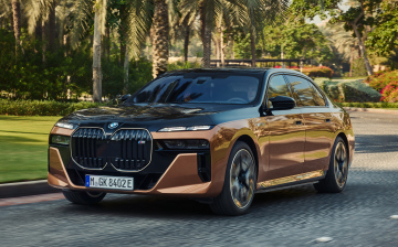 Электроседан BMW i7 получил M-версию