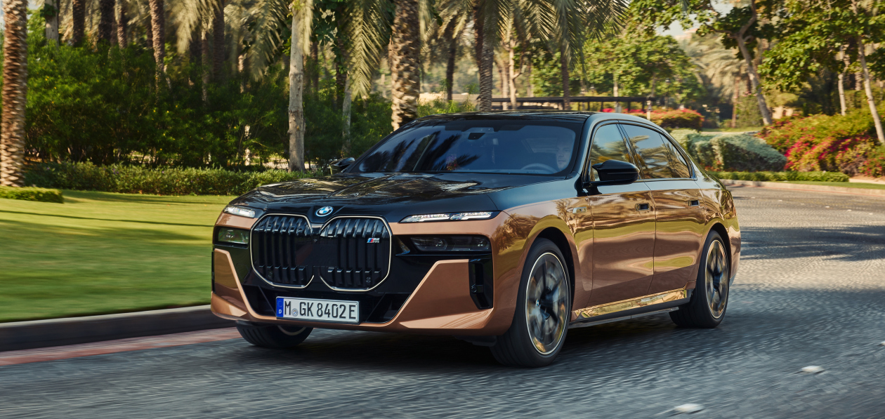 Электроседан BMW i7 получил M-версию