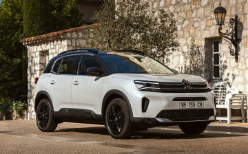 Citroen представил гибридный C5 Aircross