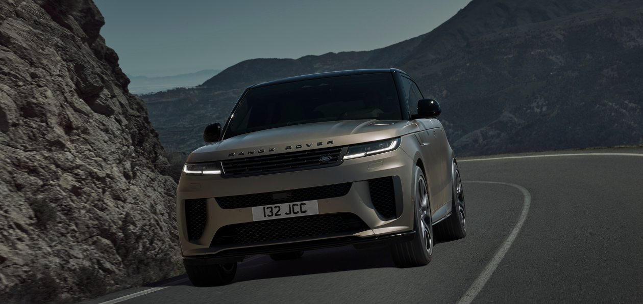Range Rover Sport получил быструю версию SV с мотором от BMW M5