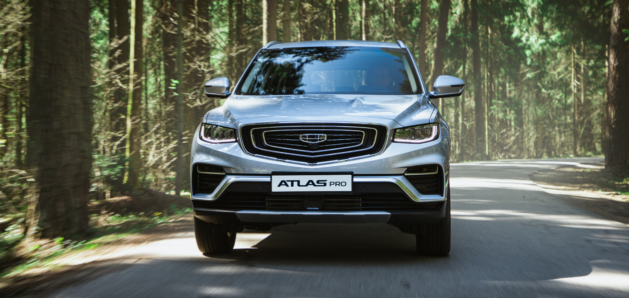 Geely Atlas Pro получил в России новую базовую версию