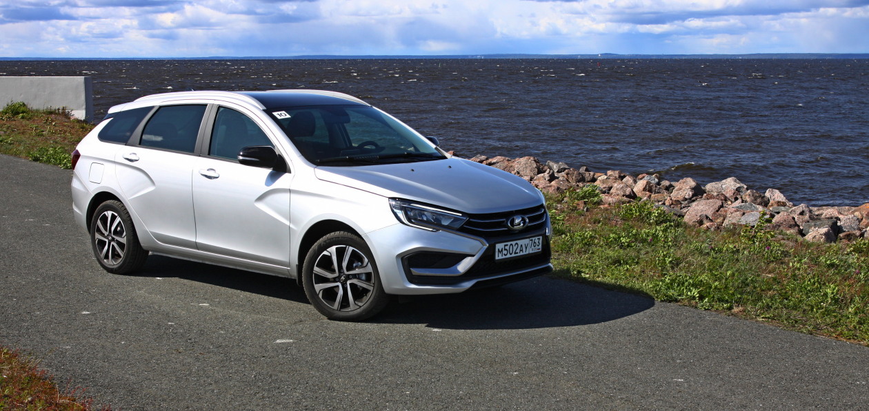 Новая Lada Vesta доехала до Петербурга