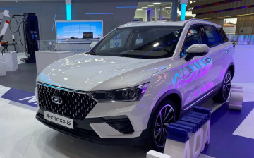 АвтоВАЗ представил Lada X-Cross 5 на ПМЭФ-2023