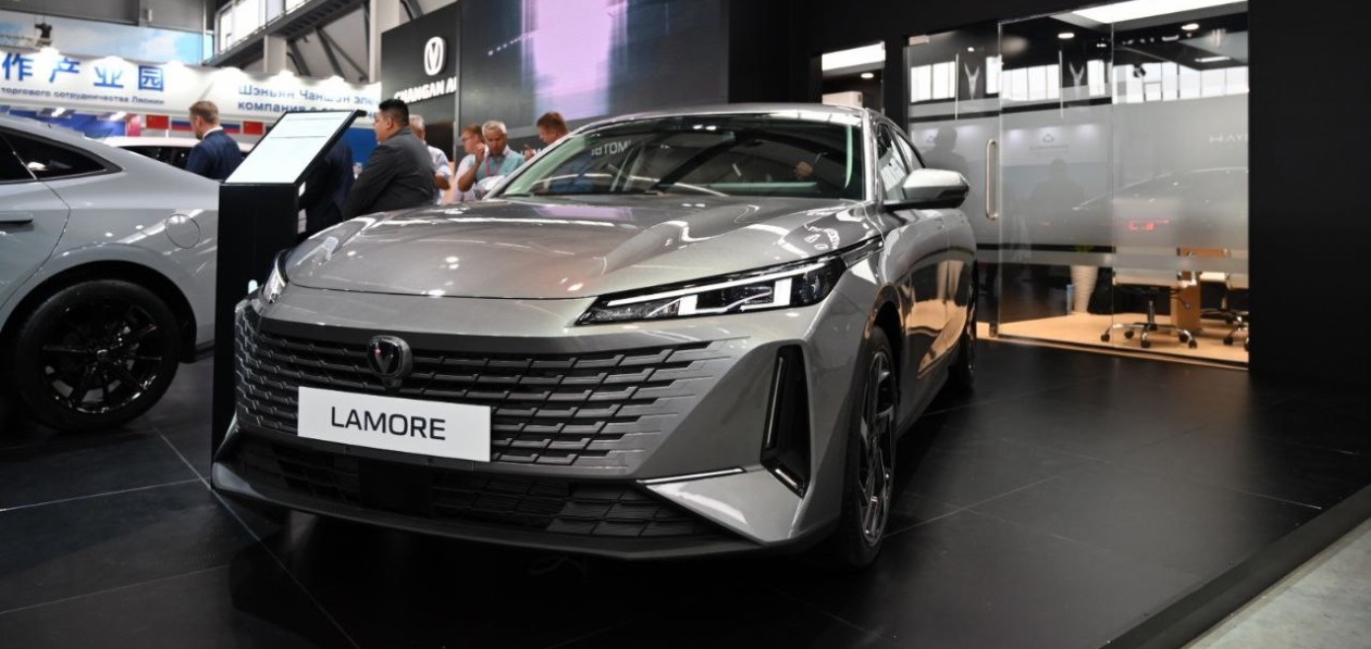 Changan показал в России седан Lamore