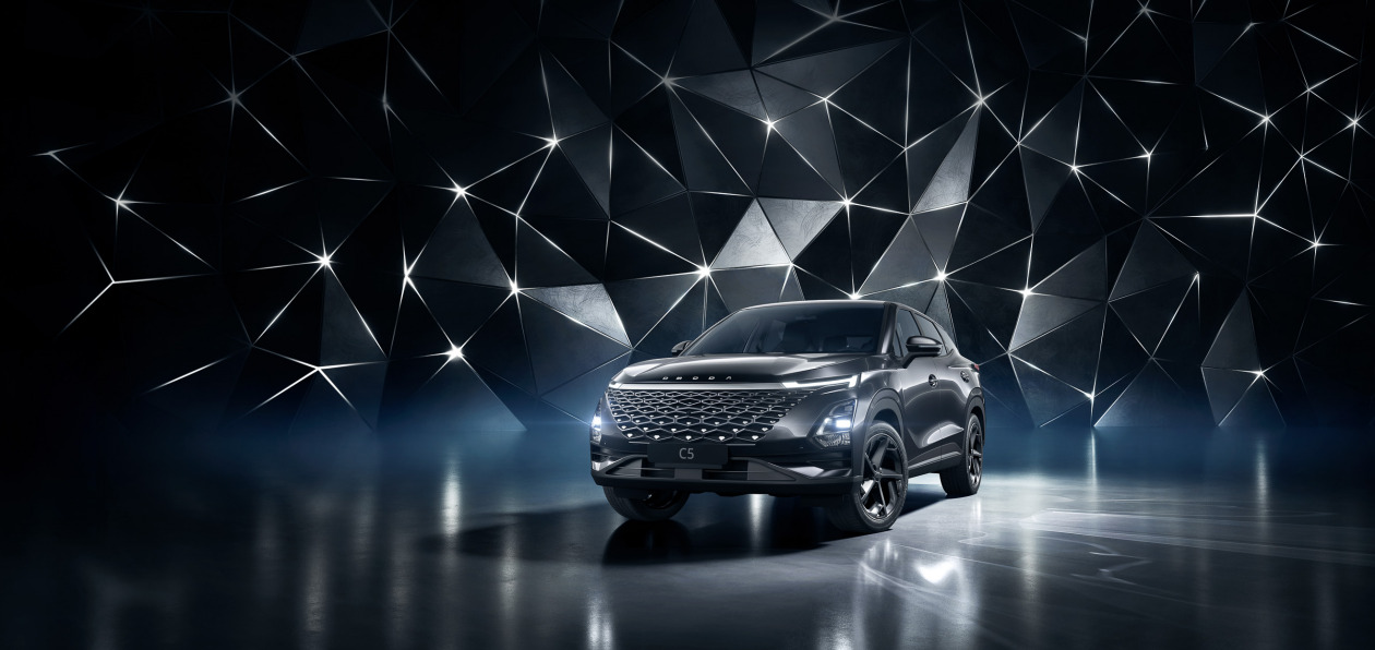 Бренд Omoda показал C5 Black Diamond