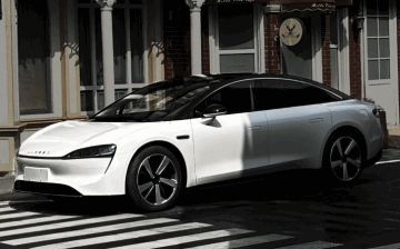 Chery и Huawei показали новый электроседан Luxeed S7
