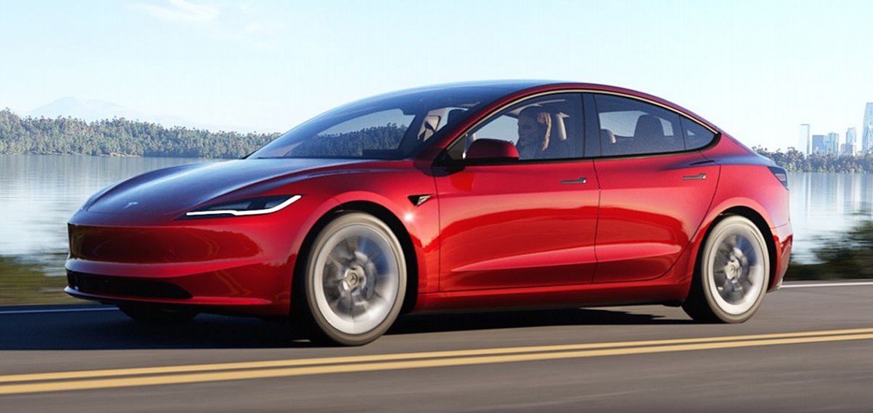 Tesla показала обновленную Model 3