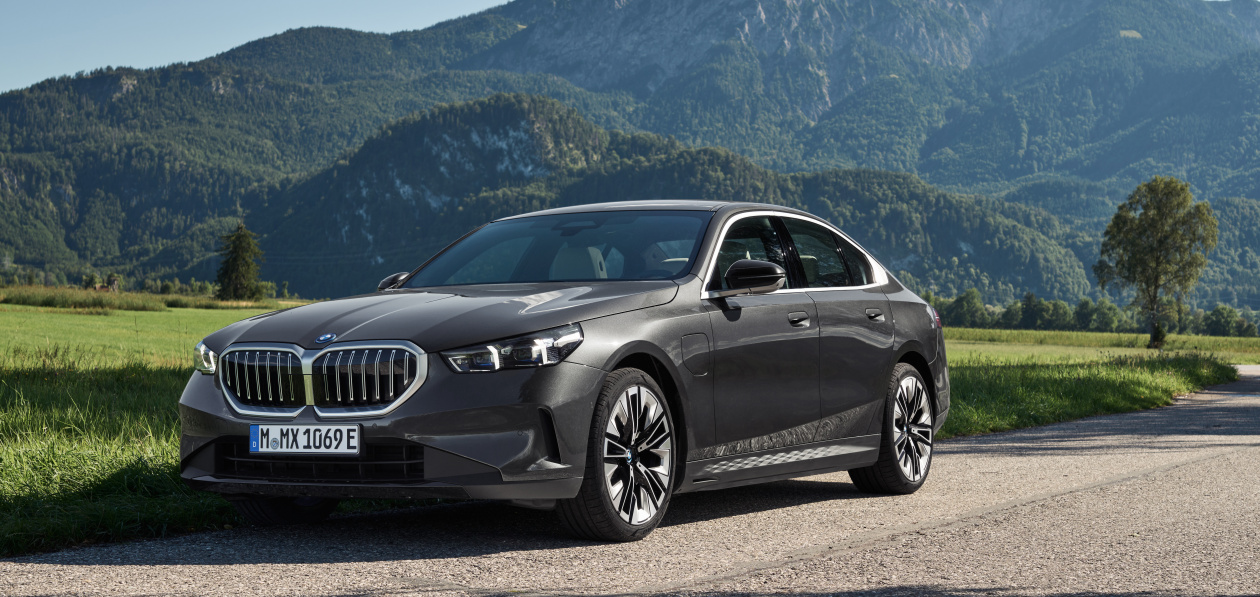 «Пятерка» BMW получит новые гибридные версии