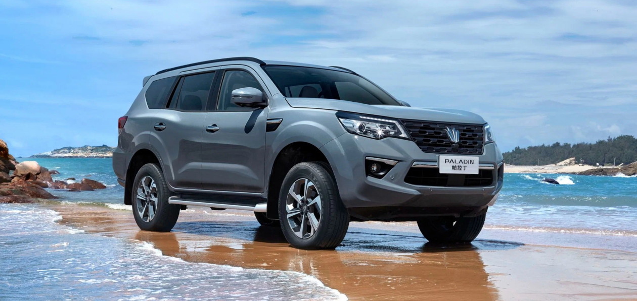 В России представили новый китайский автомобиль на базе «японца»