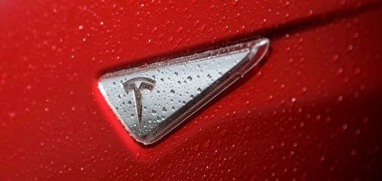 Tesla выпустит бюджетную «электричку»
