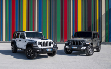 Jeep показал обновленный Wrangler 4xe