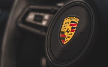 Porsche показала салон новой Panamera