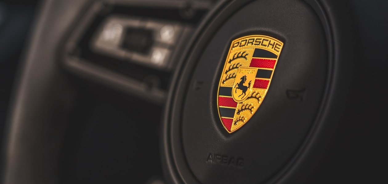 Porsche показала салон новой Panamera