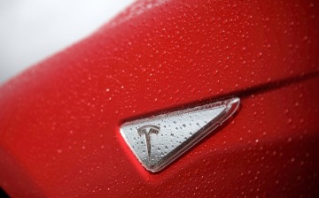 Tesla планирует выпустить новый электромобиль Redwood в 2025 году