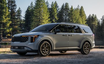 Kia представила обновленный Carnival