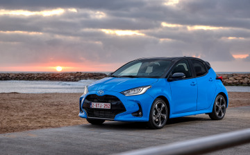 Toyota представила обновленный Yaris для Европы
