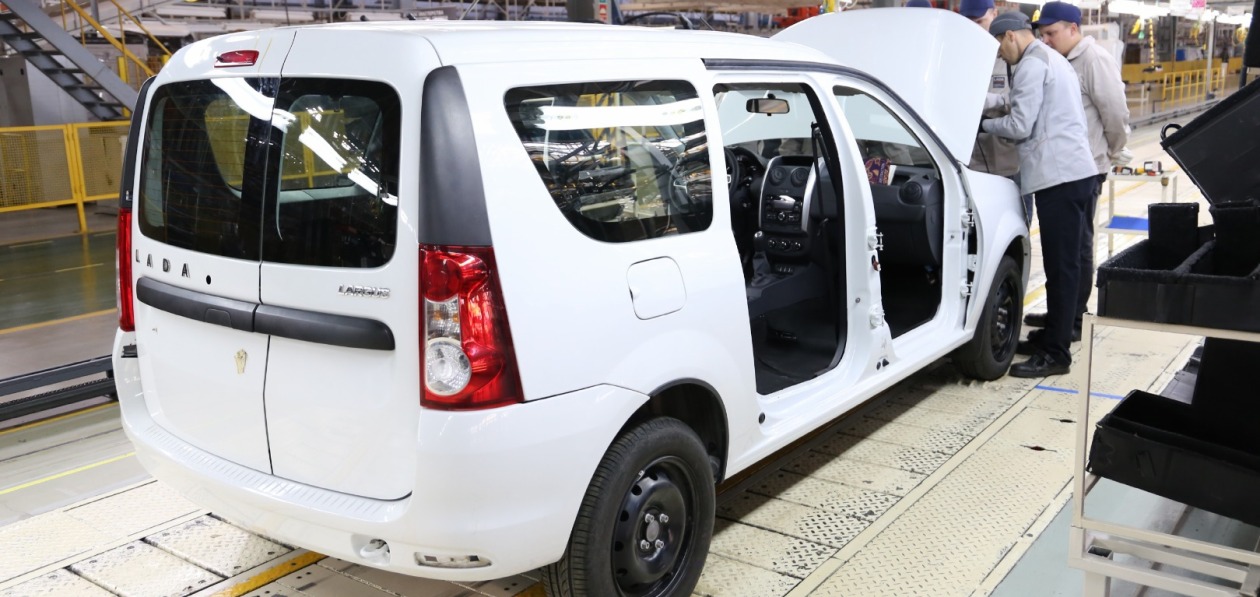 «АвтоВАЗ» начал тестовую сборку пассажирских версий Lada Largus