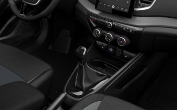 «Двухпедальная» Lada Vesta поехала к дилерам