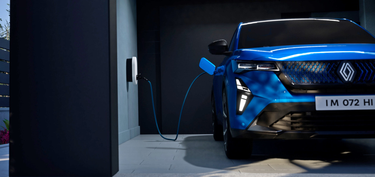 Renault Rafale получил 300-сильную гибридную топ-версию