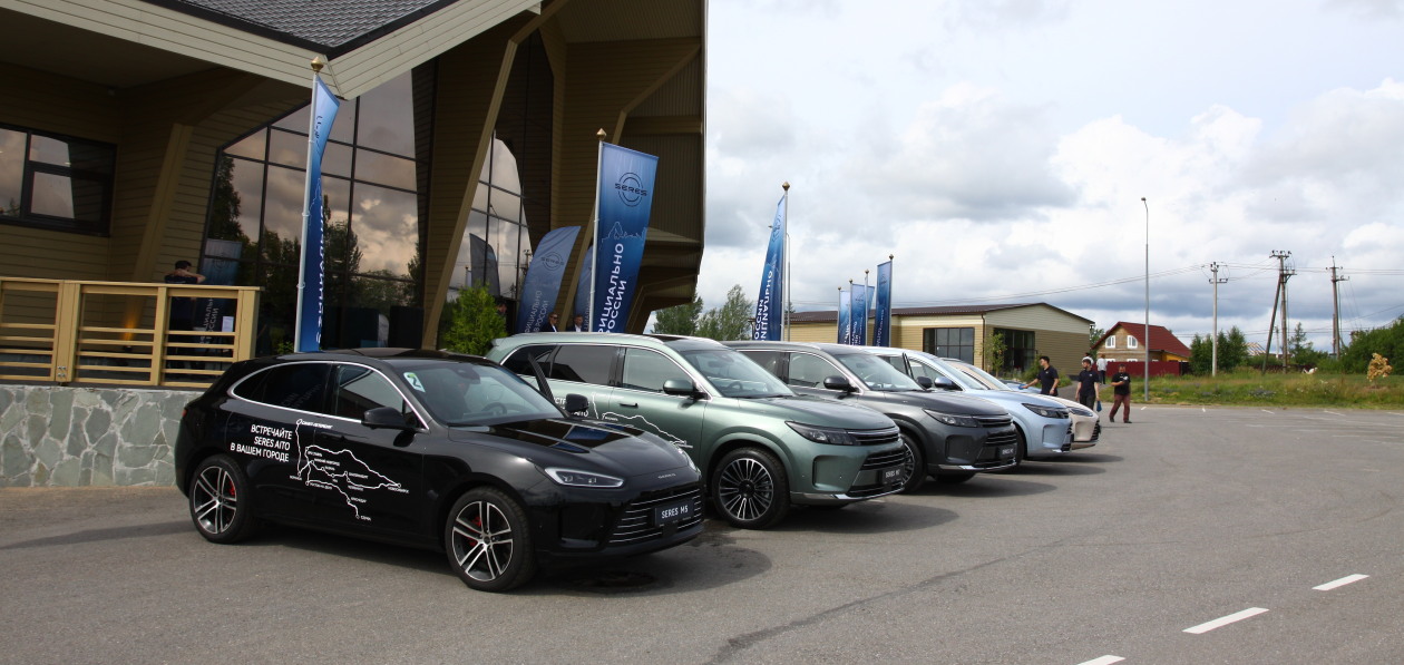 Seres представил в Петербурге кроссоверы M5 и M7