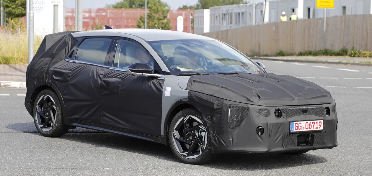 Kia тестирует в Европе новый Ceed