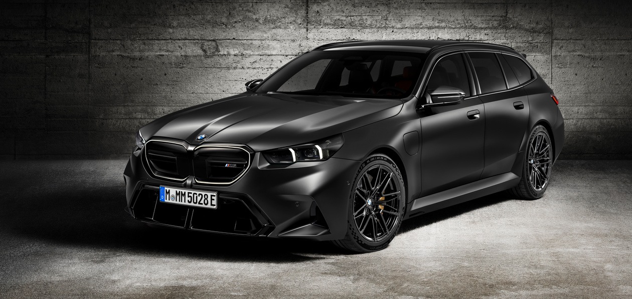 BMW рассекретил новый универсал M5 Touring