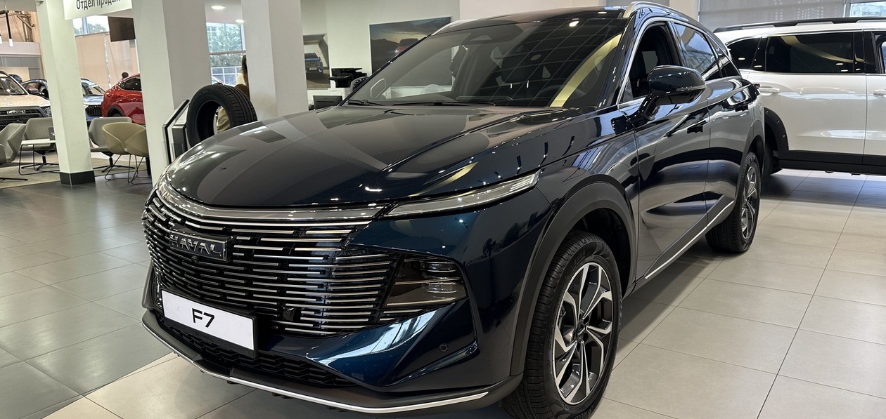 Новый Haval F7 доехал до Петербурга