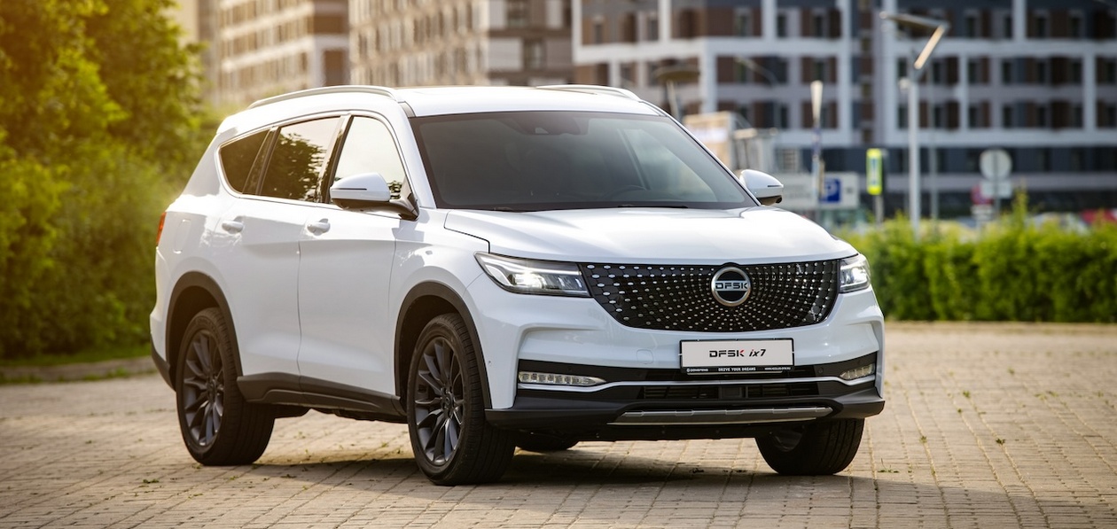 В России представили обновленный кроссовер DFSK ix7