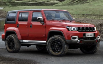 Три бренда скорректировали рублевые цены на автомобили