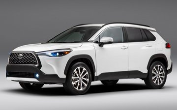 Toyota Corolla Cross доступен в РФ по цене Solaris HS