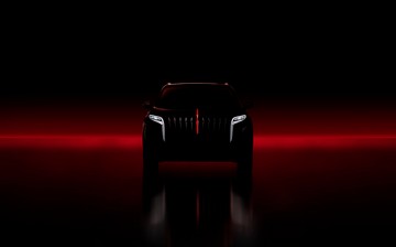 В России представили новый кроссовер Hongqi HS7