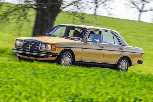 Mercedes отметил 50-летие со дня выхода W123