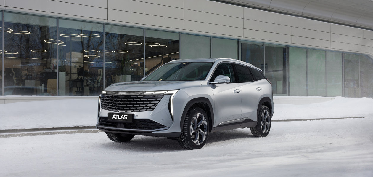 Новую переднеприводную версию Geely Atlas оценили в рублях