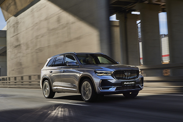 В России начались продажи обновленной базовой версии Geely Monjaro