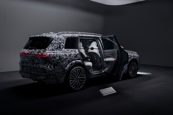 Audi рассекретила салон нового Q9