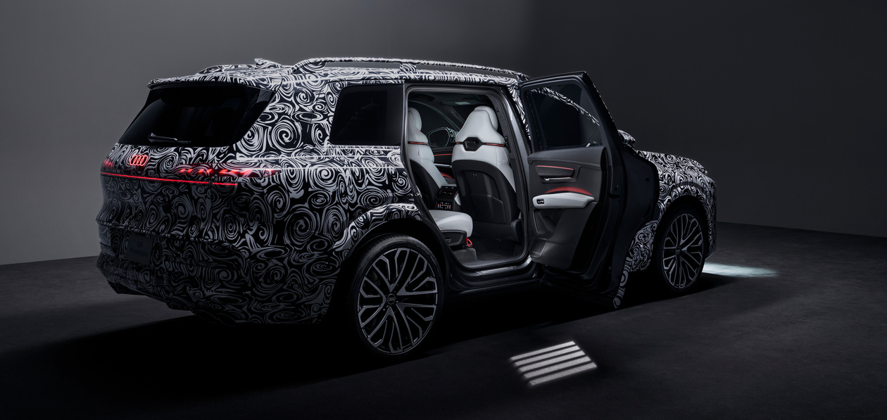 Audi рассекретила салон нового Q9