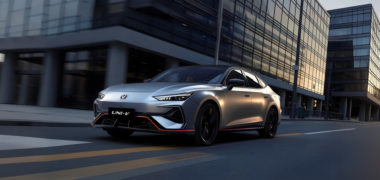 Changan привез в Россию обновленный UNI-V