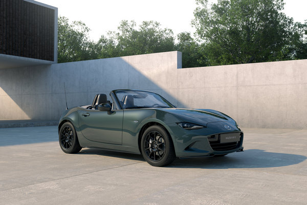 Mazda готовит к премьере новый родстер MX-5