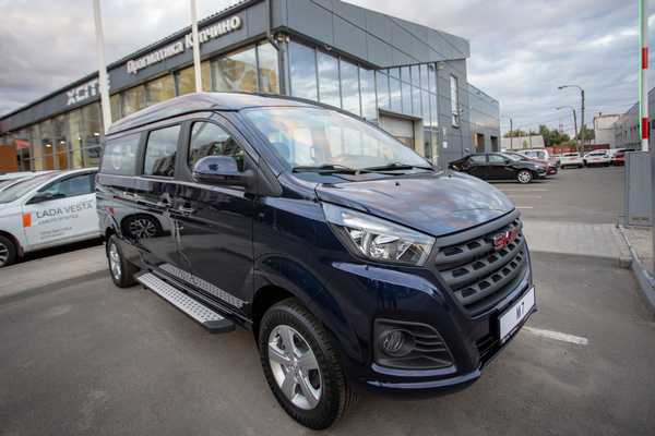 Знакомимся с SKM M7 от «АвтоВАЗа»: чем удивили «отечественные» минивэн и фургон