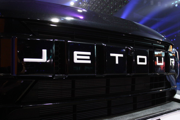 Jetour показал «заряженного» брата Т2 с необычной оптикой